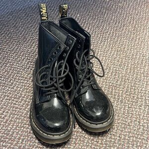 Dr Martens boots
Size 8 US